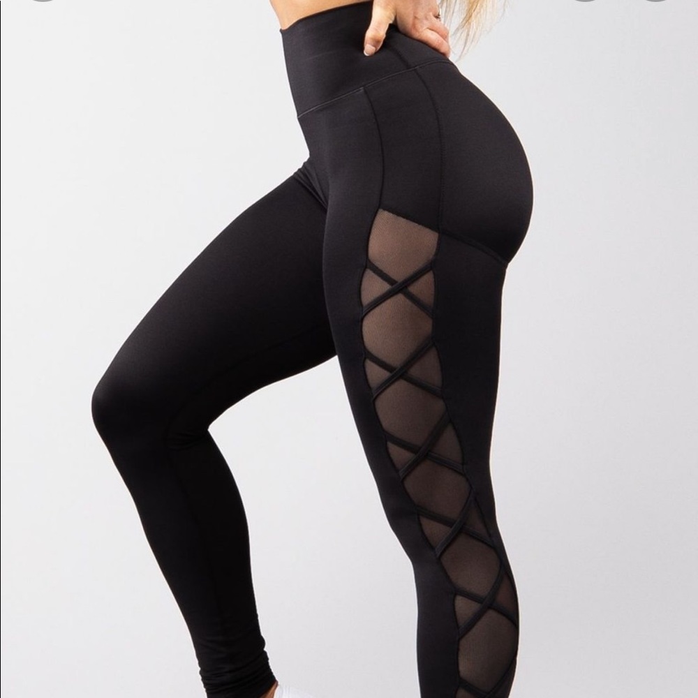 Buffbunny Cross My Heart Leggings *Like New*